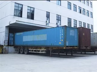 How does Oceanwell load the goods properly?