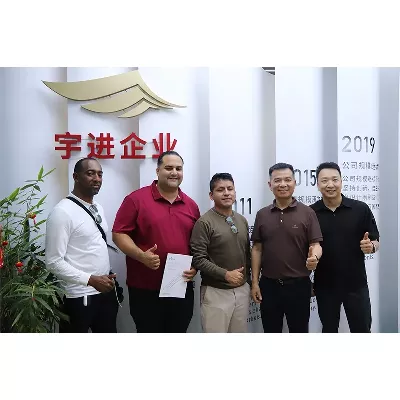 Dominican Distributor Visits Our Wiper Blade Factory in Xiamen for Product Evaluation
