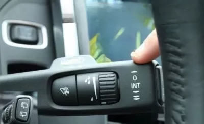 How to turn on the wiper blades