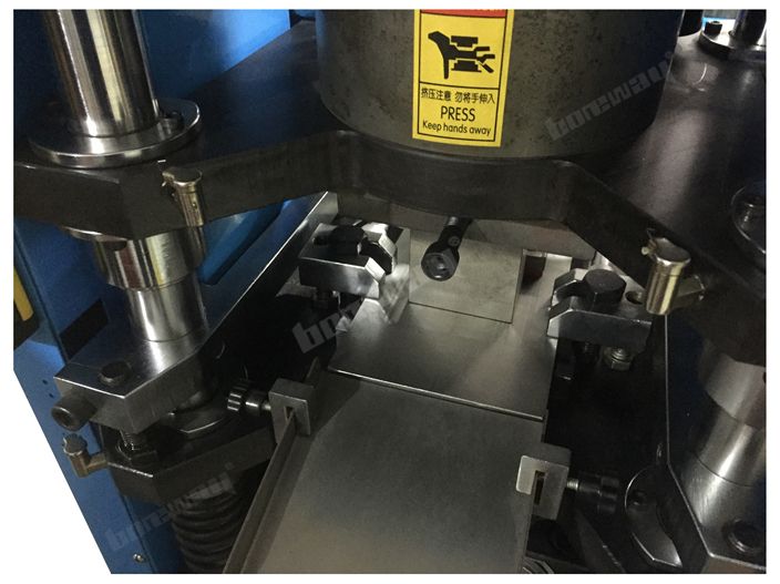 Automatic Cold Press Machine for Diamond Segment6